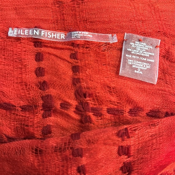Beautiful RED Scarf by Eileen Fisher! 78% linen 18%Merino, 4% Cashmere! 27”x 82 - Picture 6 of 6